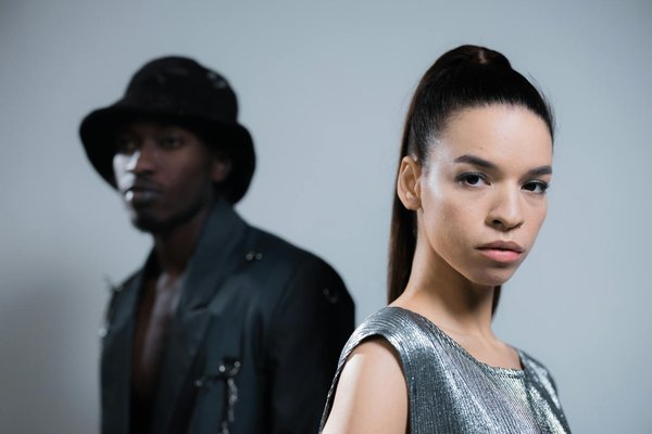 Scopri le Tendenze Moda Donna per un Look Inimit